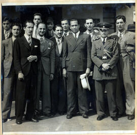 Fotografia da Comissão Pró-monumento aos Bandeirantes em Goiânia. [Goiânia], [1942].
