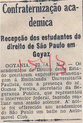 Recorte do Jornal "Vanguarda" sobre a homenagem prestada pelos academicos de Direito de Goiás a E...